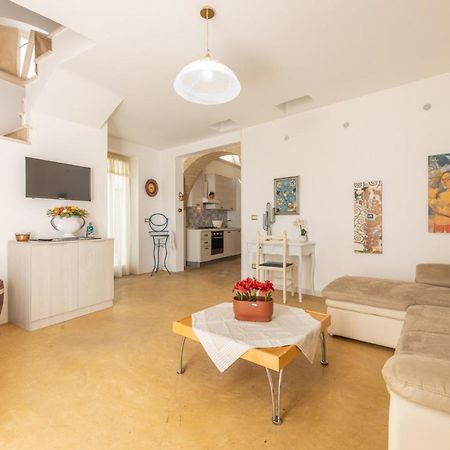 Dimora Il Castello Appartement Racale Buitenkant foto